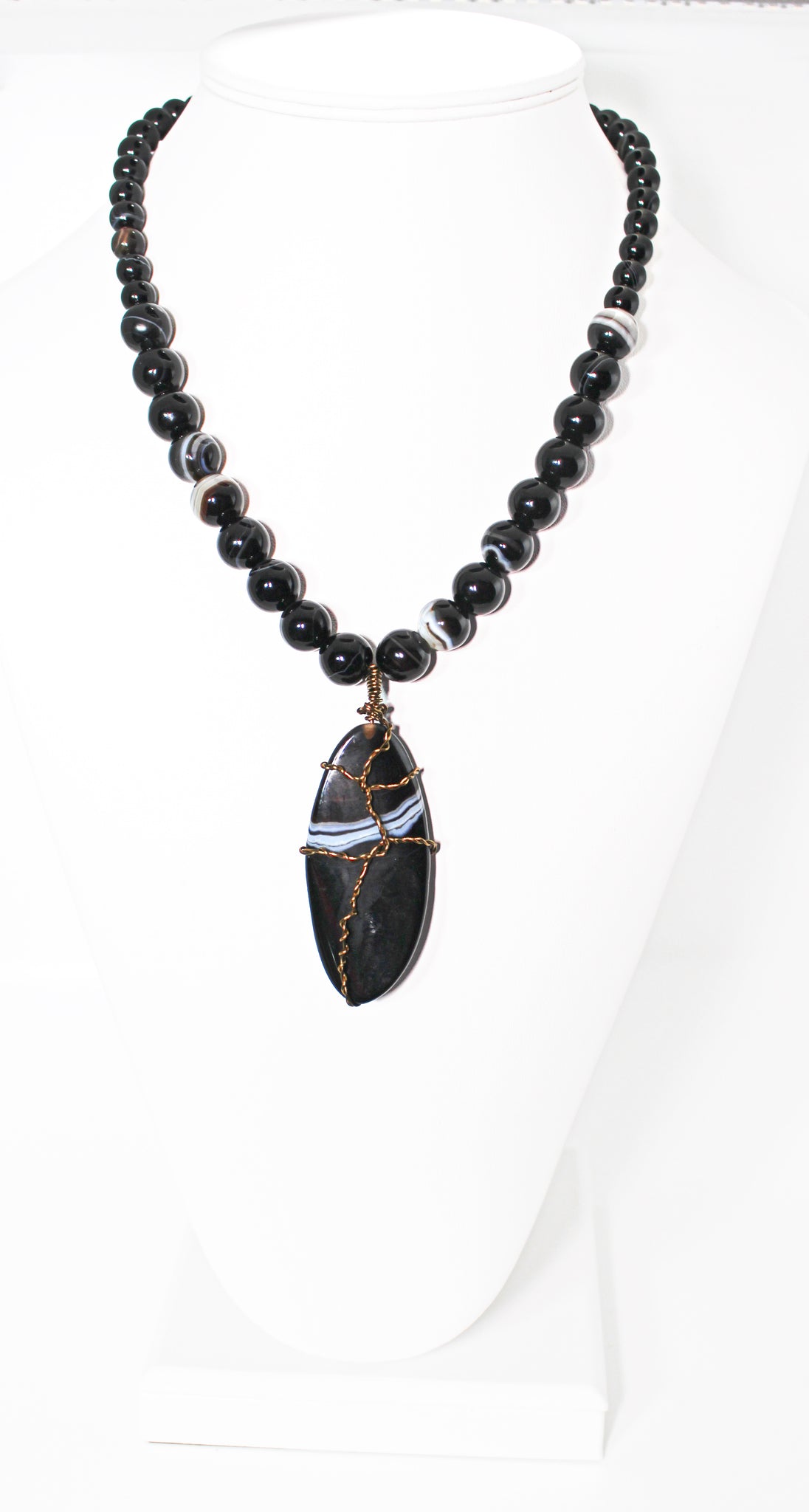 KD-0104 Black Onyx Agate 20 Inch Necklace w/ Wire Wrapped Pendant