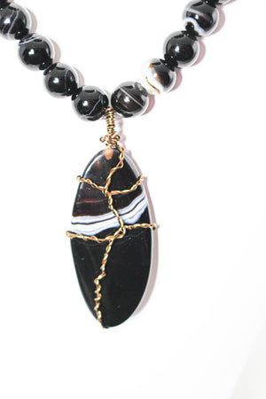 KD-0104 Black Onyx Agate 20 Inch Necklace w/ Wire Wrapped Pendant