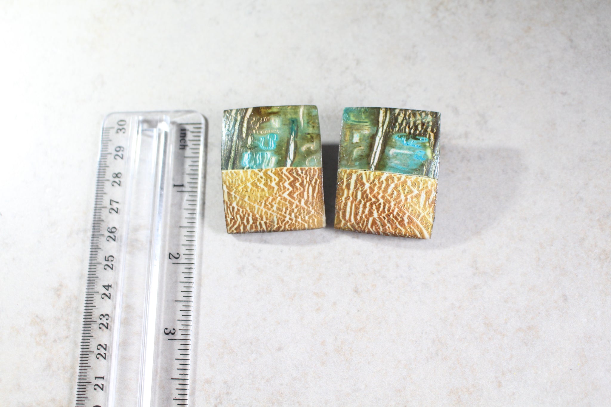 KD-0016 Crackle Effect Rectangular Post Earrings