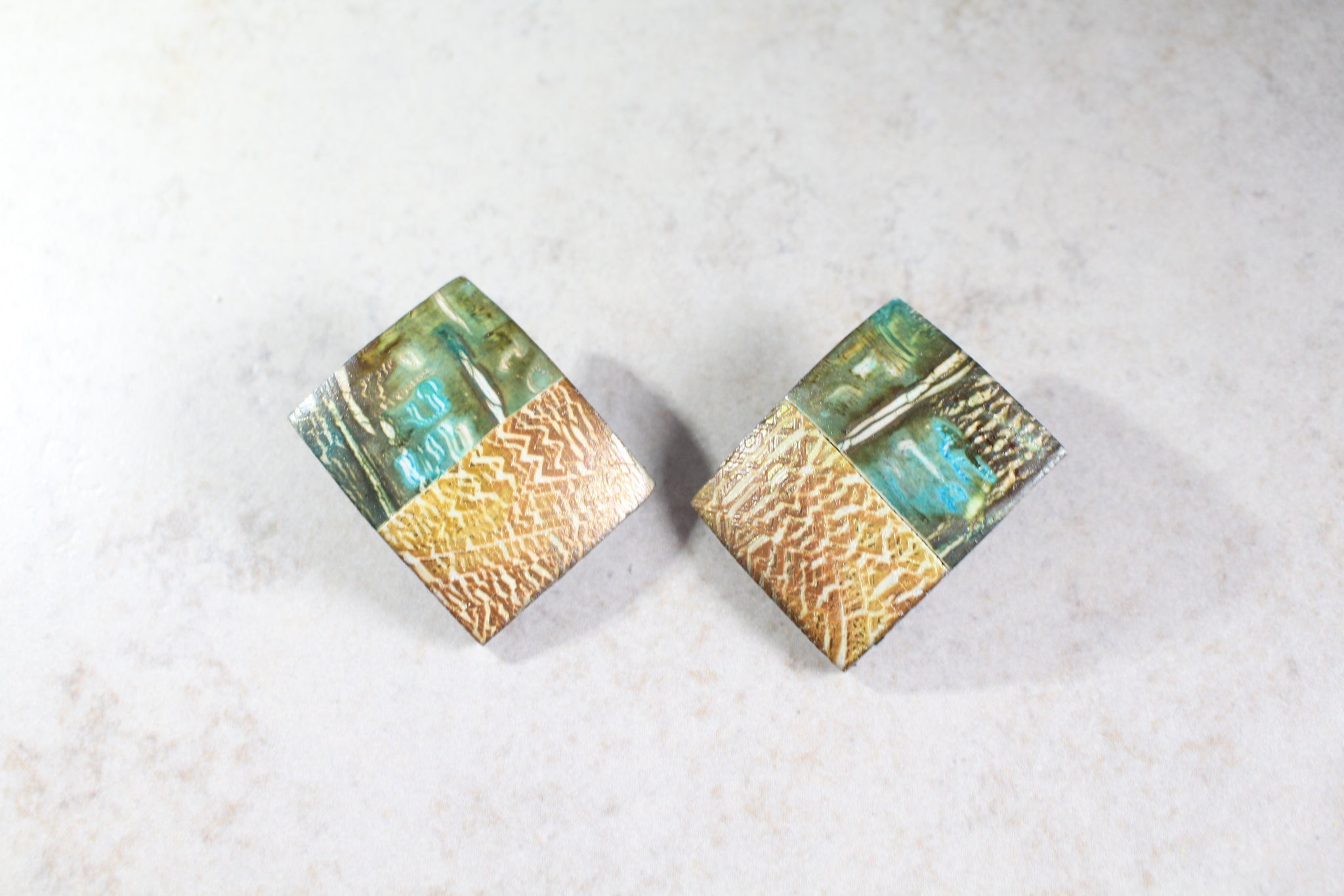 KD-0016 Crackle Effect Rectangular Post Earrings