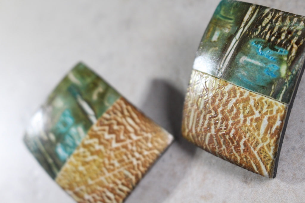 KD-0016 Crackle Effect Rectangular Post Earrings