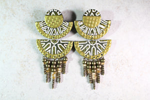 KD-0071 Black & Gold Tiered Carved Crystal Beaded Studs