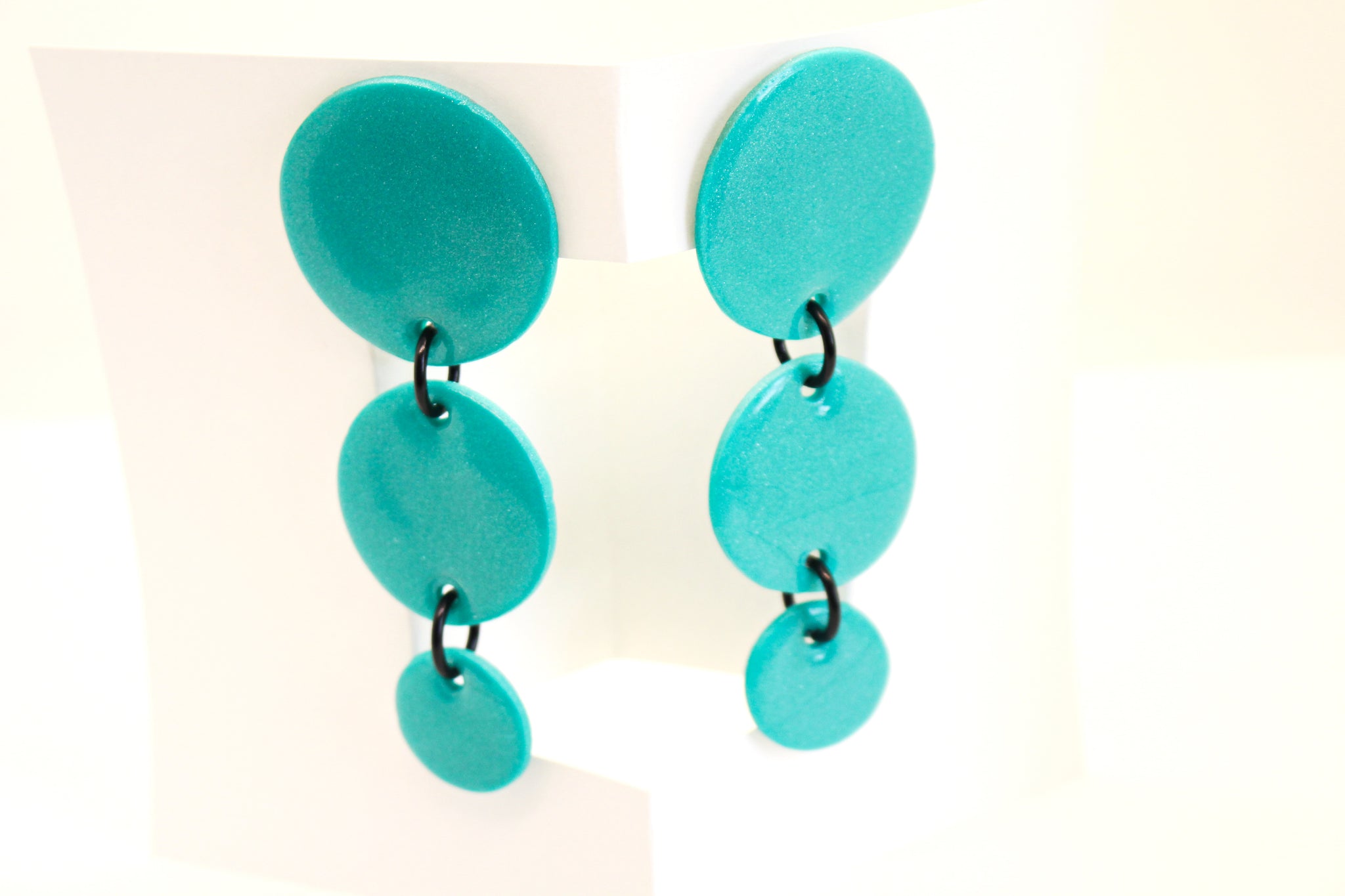 KD-1111d "Cori" 3 Tiered Graduated Round Drop Posts in Blue