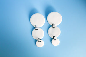 KD-1111a "Cori" 3 Tiered Graduated Round Drop Posts in White