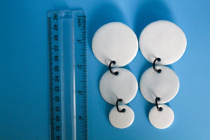 KD-1111a "Cori" 3 Tiered Graduated Round Drop Posts in White
