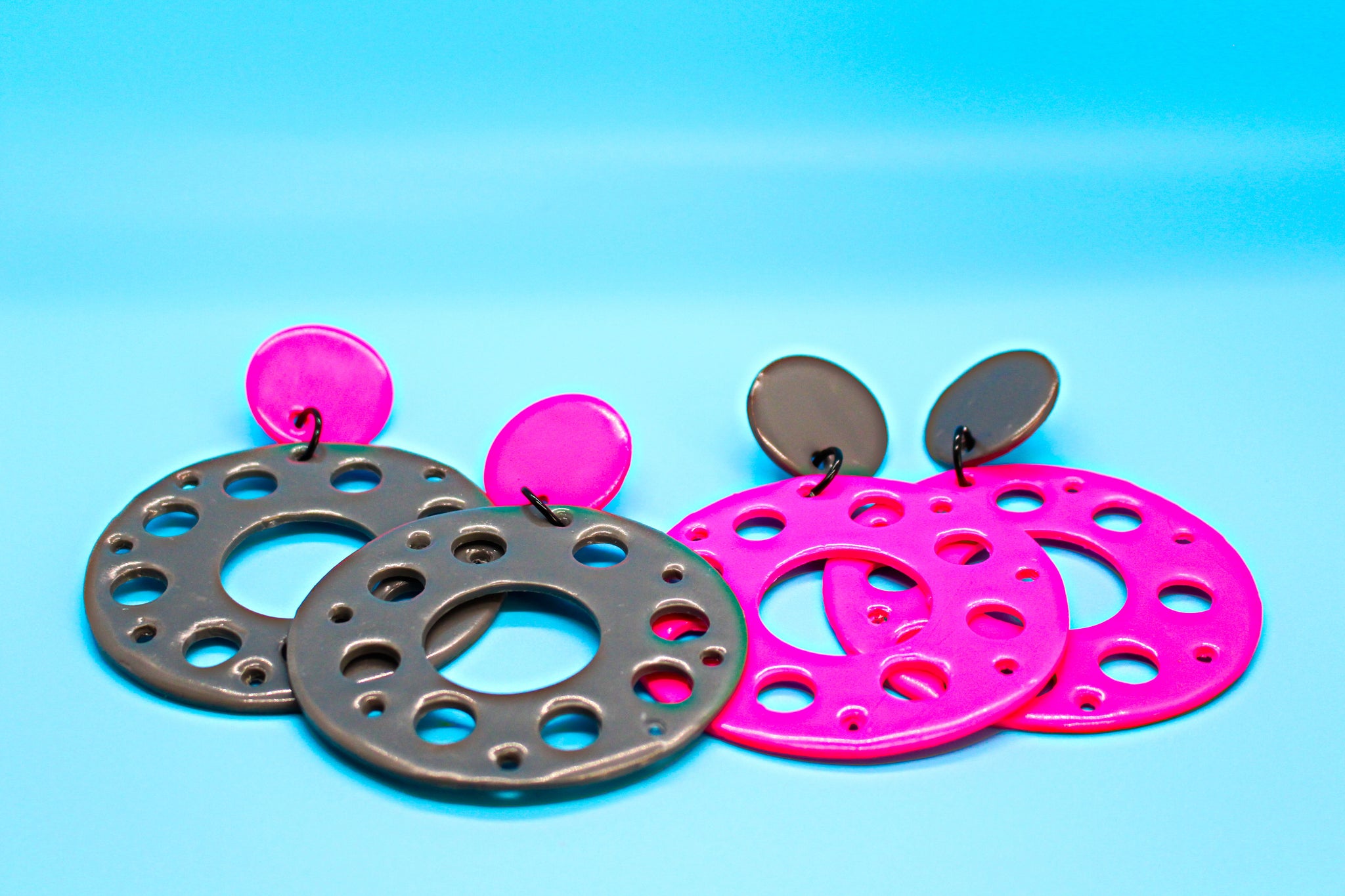 KD-1114b "Una" Hoop Drop Posts in Pink/Gray