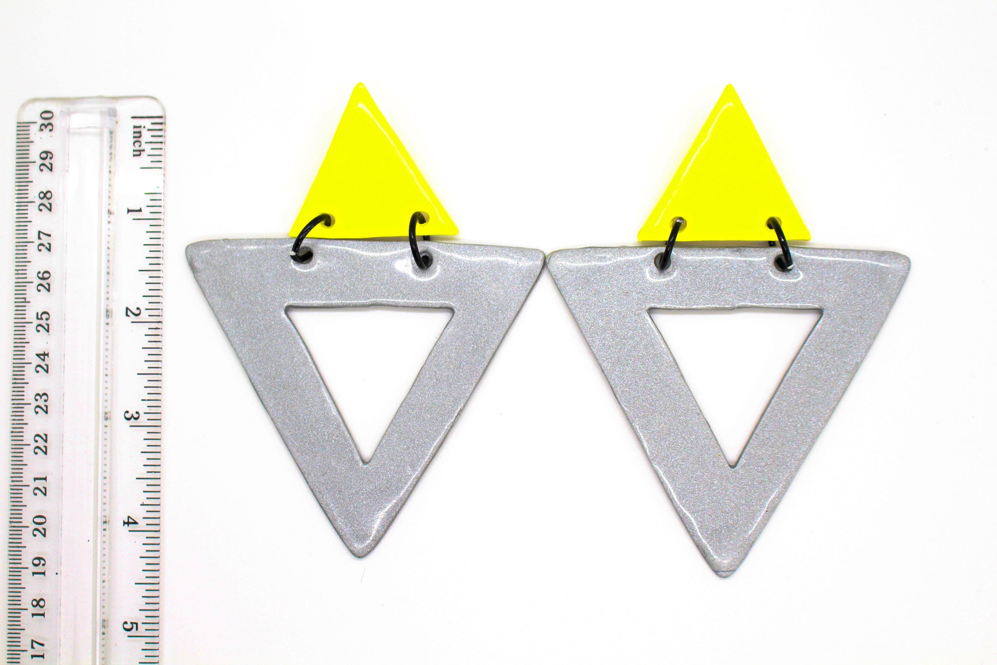 KD-1112b "Halle" Angular Drop Posts in Gray/Yellow