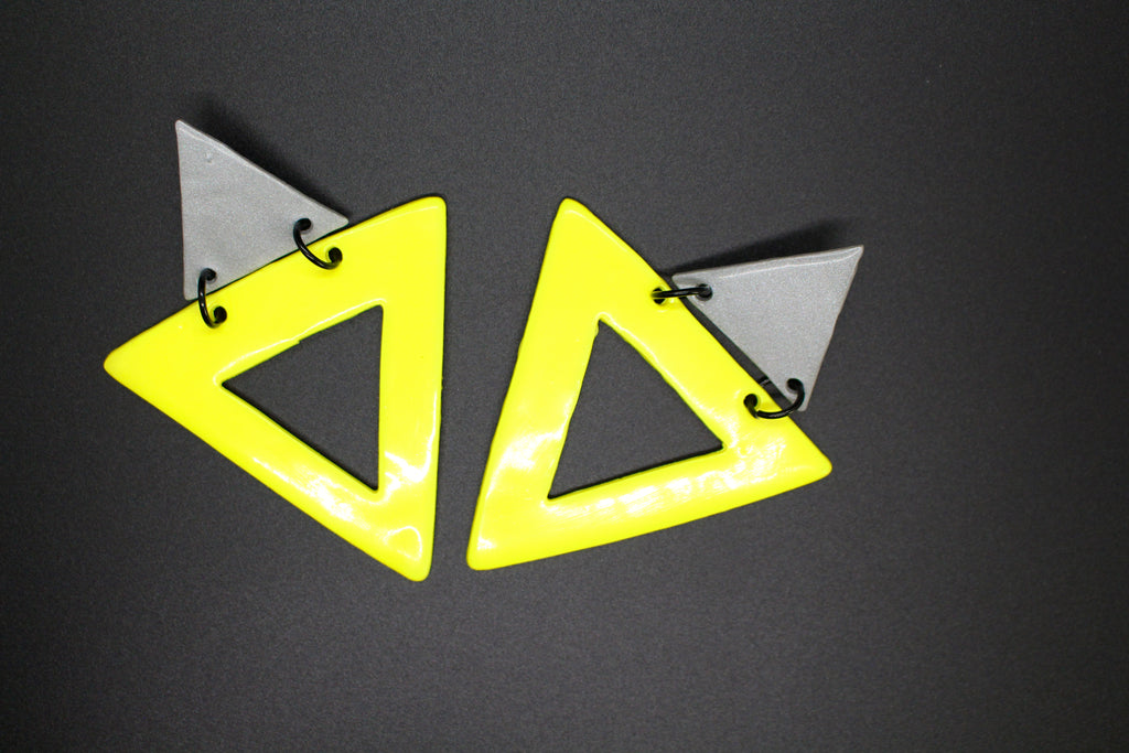 KD-1112b "Halle" Angular Drop Posts in Gray/Yellow