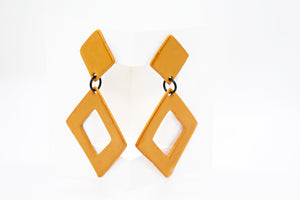KD-1117a "Tina Gold" Boldly Modern Drop Posts
