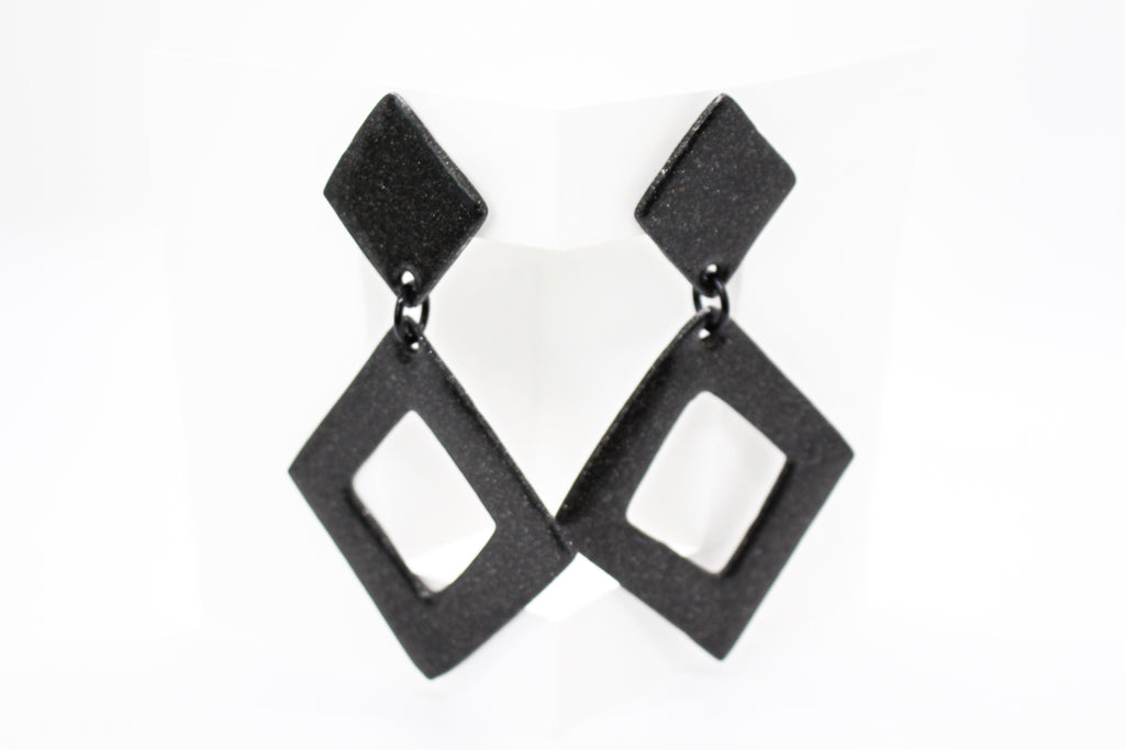 KD-1117b "Tina Black" Boldly Modern Drop Posts