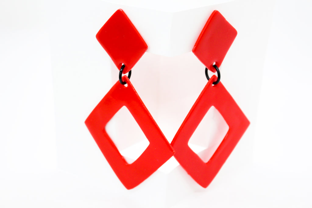 KD-1117c "Tina Red" Boldly Modern Drop Posts
